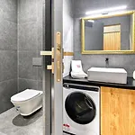 Z Prywatną Sauną, Piłkarzykami, 80 Metrów - 5d *